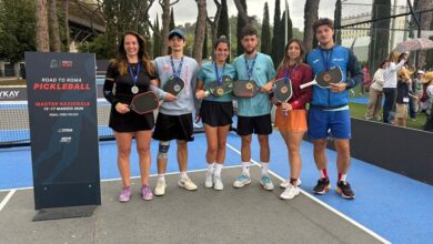 Foto di gruppo della premiazione del torneo "Road to Roma" di doppio misto